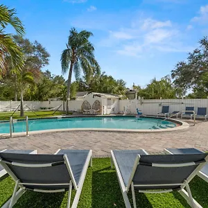 2b1b Stylish Little House W Shared Pool 511 Holiday home